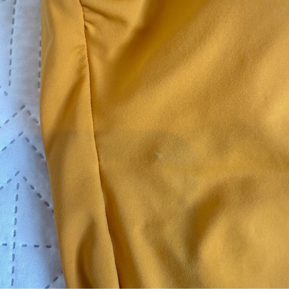 Everlane The Square-Neck One-Piece Mustard
Marigold Yellow Size Small - Picture 7 of 11